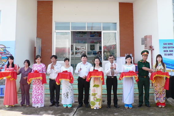 Exhibition on sea and island sovereignty opens in Vinh Cuu