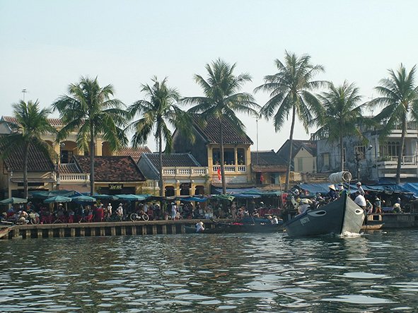 Early morning shopping on Hoai River