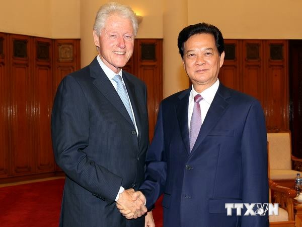 Thủ tướng Nguyễn Tấn Dũng tiếp cựu Tổng thống Mỹ Bill Clinton, Chủ tịch Quỹ Clinton về chăm sóc điều trị HIV. (Ảnh: TTXVN)