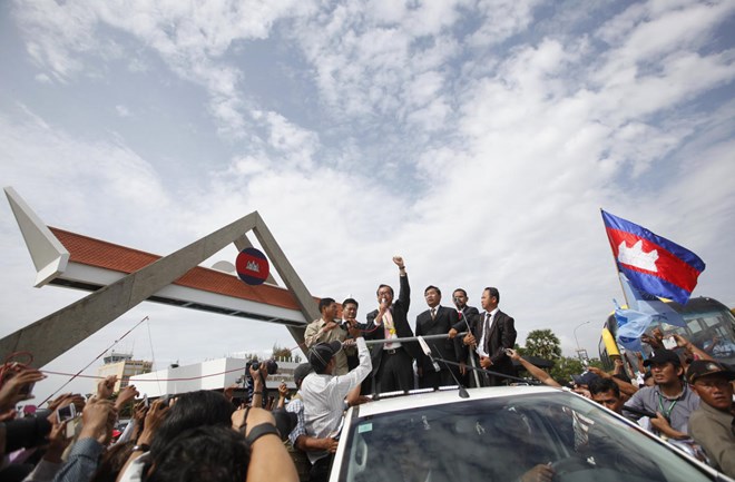 Ông Sam Rainsy trên đường phố Phnom Penh hôm 19/7 (Nguồn: Reuters)