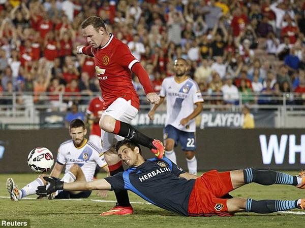 Wayne Rooney đã lập được cú đúp ở trận mở màn dưới triều đại Van Gaal. (Nguồn: Reuters)