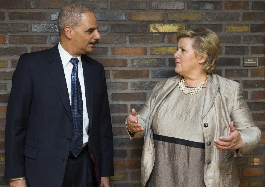  Thủ tướng Na Uy trao đổi với Bộ trưởng Tư pháp Mỹ Eric Holder trong chuyến công du châu Âu của ông Holder hồi đầu tháng, đem theo lời cảnh báo khủng bố có thể tấn công châu Âu (Nguồn: AFP)