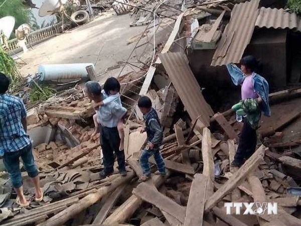 Một ngôi nhà bị sập sau trận động đất ở thành phố Chiêu thông, tỉnh Vân Nam. (Ảnh: THX/TTXVN)