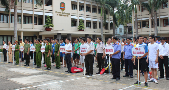  Các đơn vị tham gia hội thao trong buổi lễ khai mạc.