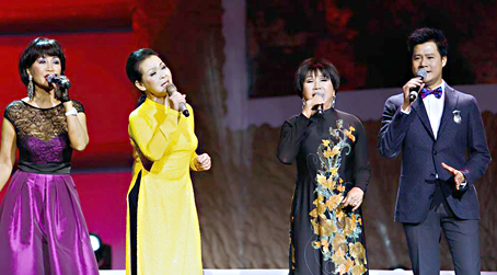 Show diễn thứ hai của danh ca Khánh Ly với nhiều lùm xùm tác quyền giữa nhà tổ chức và VCPMC. Ảnh: Hoàn Nguyễn