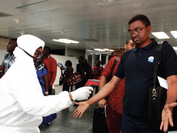 Ấn Độ đặt các sân bay trong tình trạng báo động vì dịch Ebola