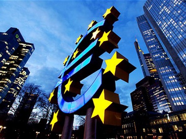 Thấm đòn trừng phạt từ Nga, các đầu tàu kinh tế Eurozone "hụt hơi"