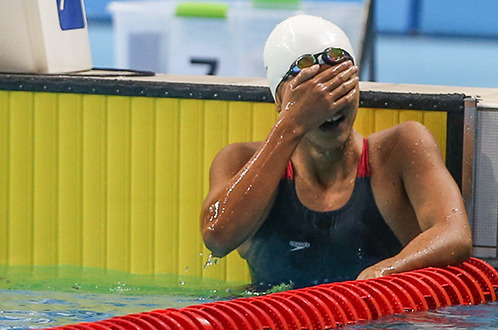 Ánh Viên bật khóc sau khi về đích