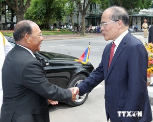 President of the Cambodian National Assembly Samdech Heng Samrin welcomed by Vietnamese counterpart Nguyen Sinh Hung