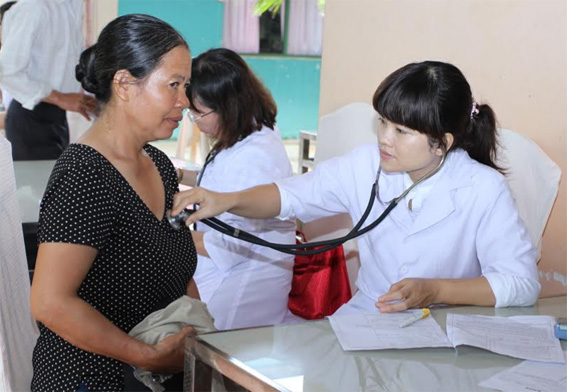 Khám bệnh miễn phí cho 200 người dân