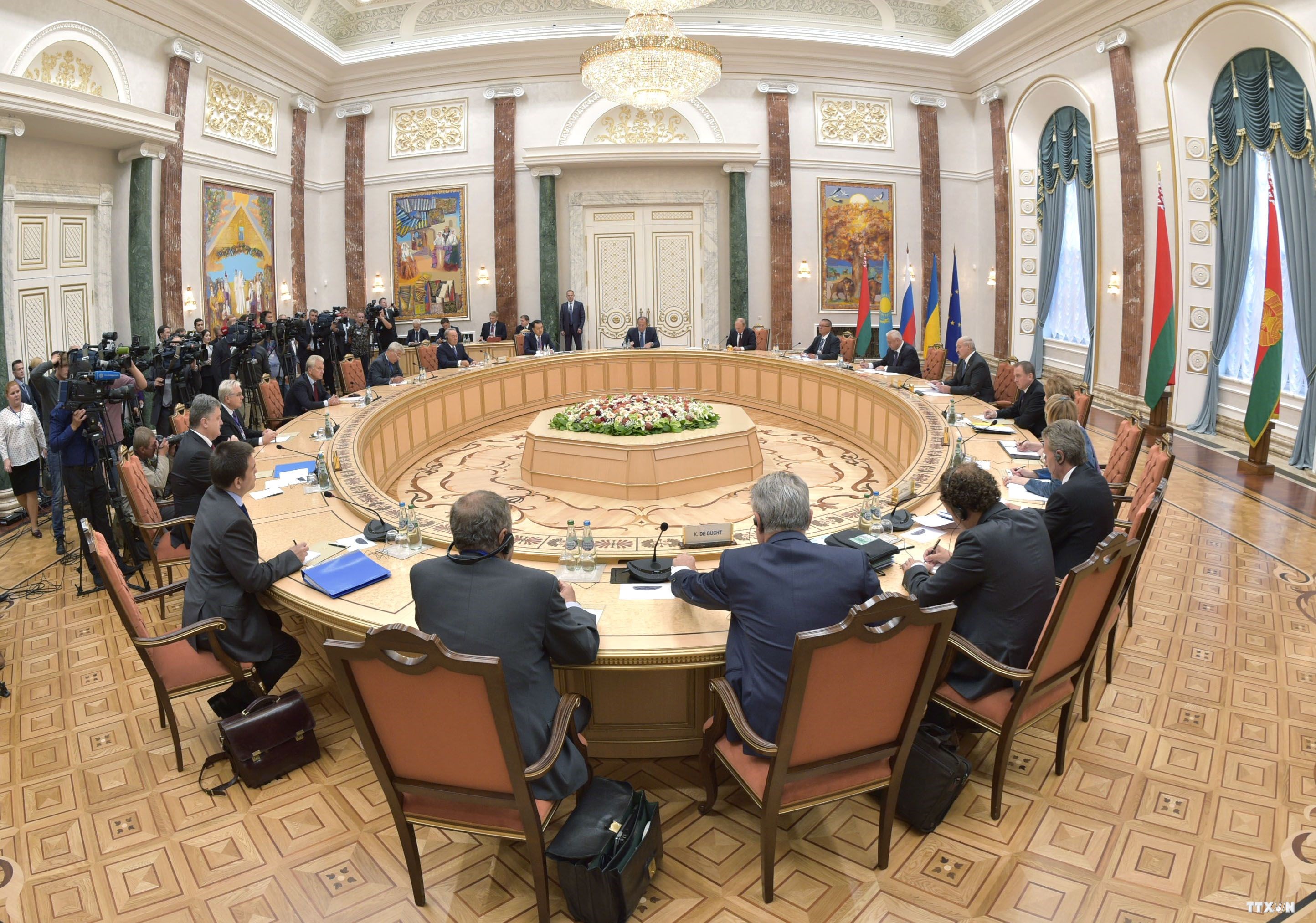 Các bên nhất trí hạ nhiệt cuộc xung đột tại miền Đông Ukraine