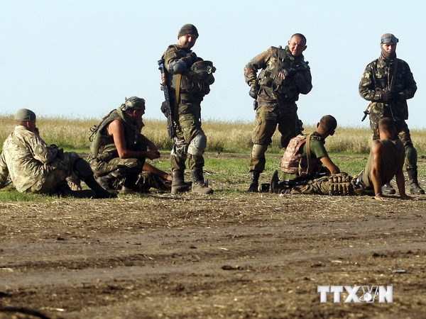 Binh sỹ Ukraine tại vị trí gần thành phố Lugansk ngày 20/8. (Nguồn: AFP/TTXVN)