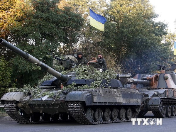 Xe quân sự Ukraine ở gần thành phố Lugansk ngày 20/8. (Nguồn: AFP/TTXVN)