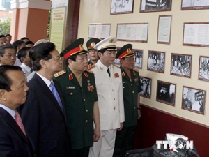 Leaders pay tribute to President Ho Chi Minh on National Day