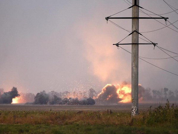 Nổ lớn gần thành phố Mariupol, xe tăng Ukraine phải can thiệp