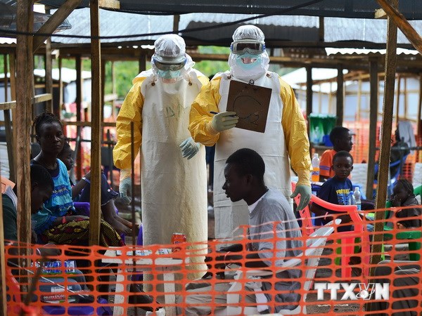 Sierra Leone "đóng cửa hoàn toàn" đất nước để kiềm chế Ebola