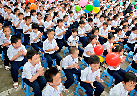 Học sinh Biên Hòa bước vào năm học mới. ảnh: Lâm Cón
