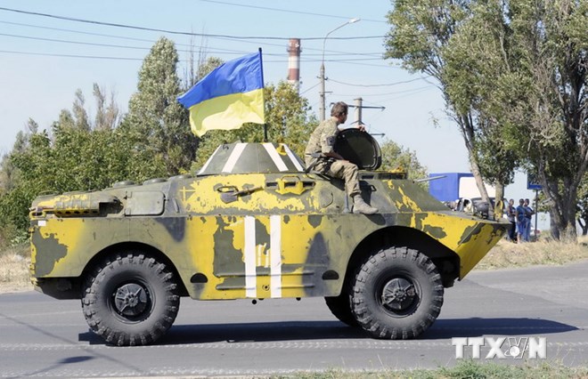 Quân đội Ukraine tuần tra bên ngoài thành phố cảng miền đông nam Mariupol ngày 7/9. (Nguồn: AFP/TTXVN)