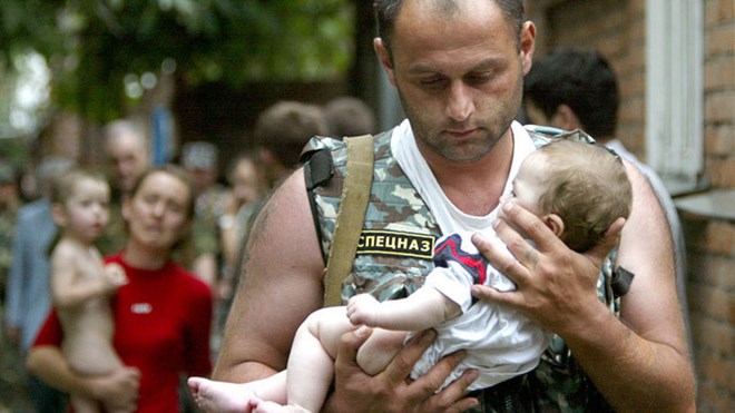 Bé gái trong vụ khủng bố Beslan gặp lại ân nhân sau 10 năm
