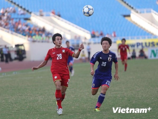 U19 Nhật Bản (áo xanh) vượt qua U19 Thái Lan giành quyền vào chung kết. (Ảnh: Minh Chiến/Vietnam+)