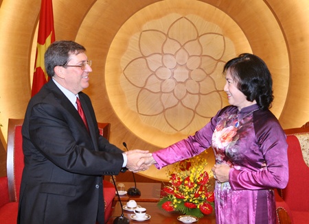 Vice Chairwoman Nguyen Thi Kim Ngan meets with Cuban Foreign Affairs Minister Bruno Rodriguez Parilla in Ha Noi yesterday
