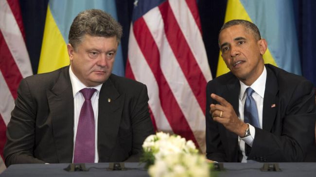Tổng thống Mỹ Barack Obama (phải) và người đồng cấp Ukraine Petro Poroshenko. (Nguồn: presstv.ir)