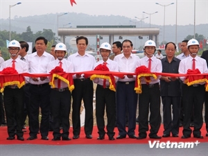 PM inaugurates Vietnam's longest-ever highway