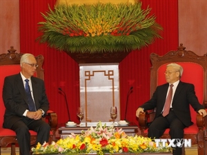 Party General Secretary Nguyen Phu Trong met with former Prime Minister and Emeritus Senior Minister of Singapore, Goh Chok Tong (Photo: VNA)