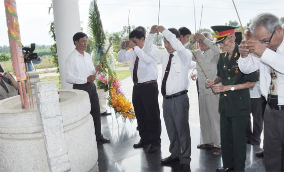 Dong Nai commemorates victims of Giong San massacre