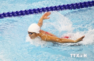 Swimmer Nguyen Thi Anh Vien competing