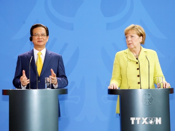 Thủ tướng Nguyễn Tấn Dũng và Thủ tướng Đức Angela Merkel tại cuộc họp báo. (Ảnh: Đức Tám/TTXVN)