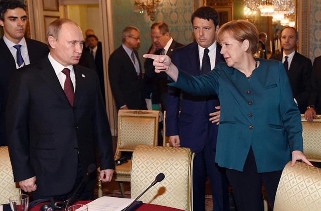 Tổng thống Nga Vladimir Putin và Thủ tướng Đức Angela Merkel tại buổi hội đàm cùng Tổng thống Ukraine Petro Poroshenko ở Milan (Nguồn: Getty)