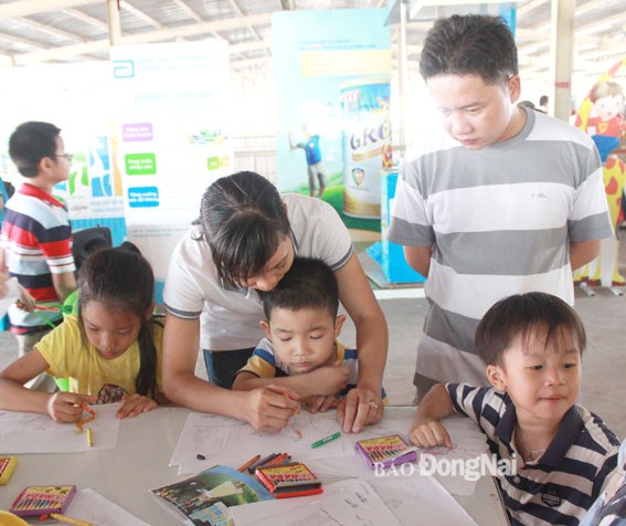 Gia đình công nhân cùng tham gia các hoạt động của chương trình