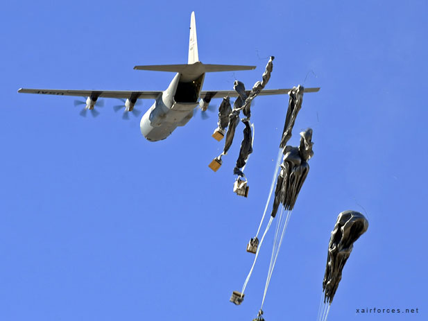 Mỹ thả vũ khí cho lực lượng người Kurd chống IS ở Kobane