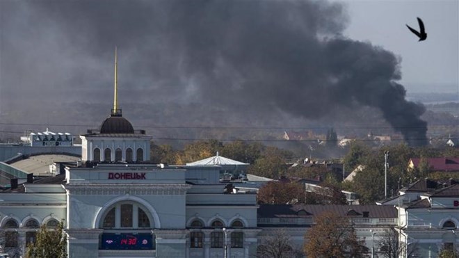 Đạn pháo làm rung chuyển Donetsk (Nguồn: Reuters)