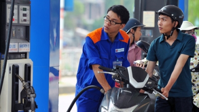 Vietnam sees eleventh petrol price cut