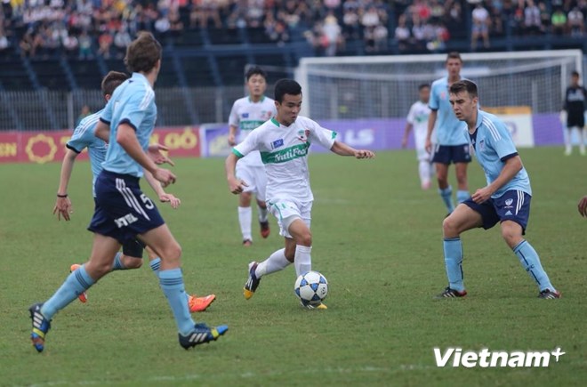 Các cầu thủ U19 Hoàng Anh Gia Lai-Arsenal JMG nhận thất bại đáng tiếc. (Ảnh: Vietnam+)