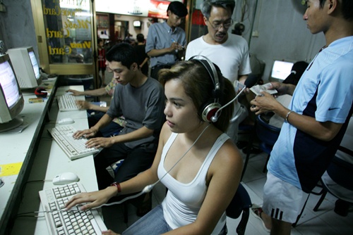 Customers play online games at an Internet cafe. The lastest draft of the amended law on special consumption tax has apparently excluded online games from the list of goods and services to be taxed. 