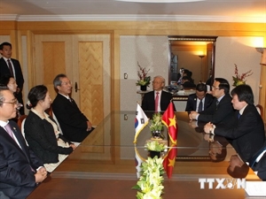 Party leader visits RoK's Busan