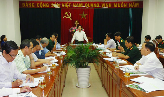 Phó chủ tịch UBND tỉnh Nguyễn Thành Trí phát biểu chỉ đạo buổi lễ.  