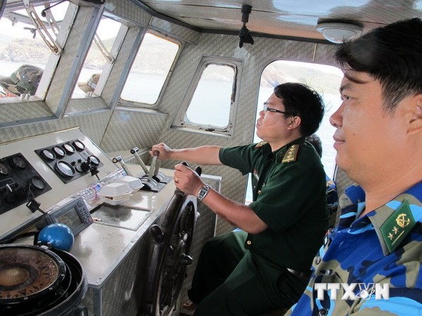 Lực lượng Biên phòng, cảnh sát biển thường xuyên tuần tra bảo vệ biên giới trên biển và khu vực địa bàn quản lý. (Ảnh: TTXVN)