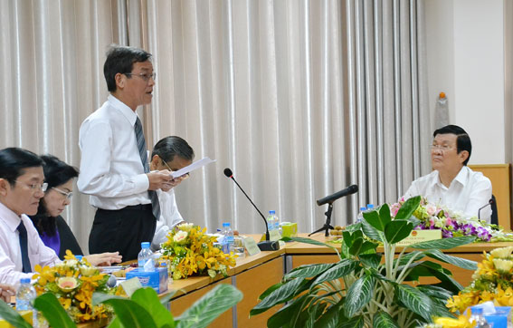 Chủ tịch UBND tỉnh Đinh Quốc Thái báo cáo với Chủ tịch nước về tình hình thu hút đầu tư tại KCN Long Đức