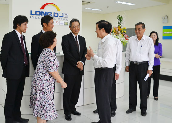 President inspects Dong Nai's Long Duc industrial park