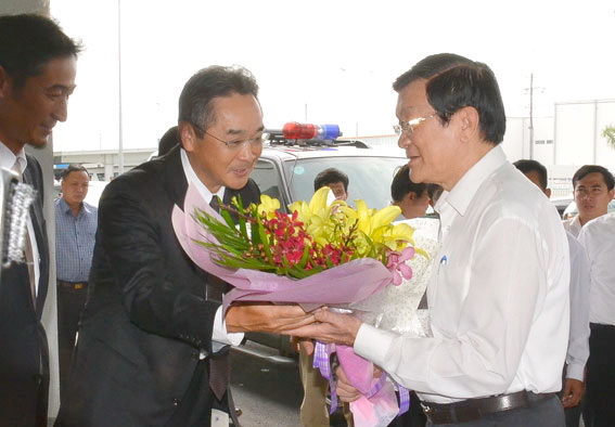 Chủ tịch nước Trương Tấn Sang thăm Khu công nghiệp Long Đức