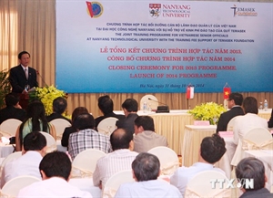 Vietnam, Singapore cooperate on training government officials