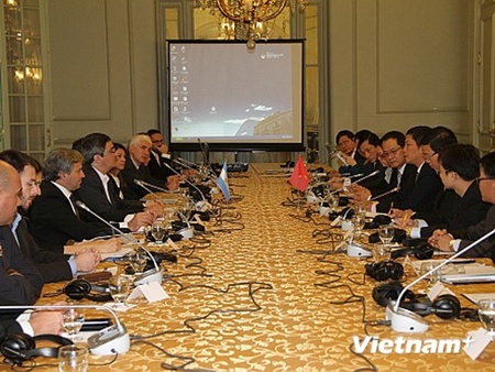 The meeting was co-chaired by Vietnamese Deputy Minister of Industry and Trade Tran Tuan Anh and Secretary of State for International Economic Relations at the Argentinean Ministry of Foreign Affairs and Religions Carlos Bianco.