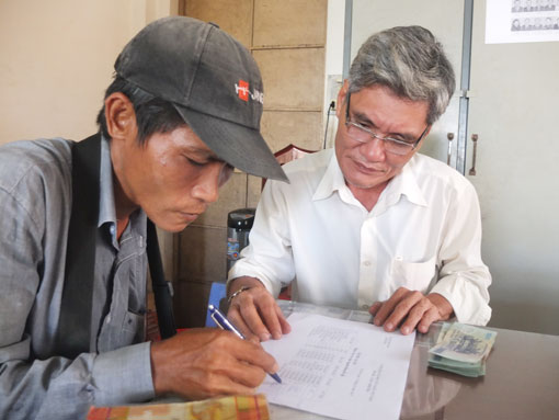 Hỗ trợ người khuyết tật xã.