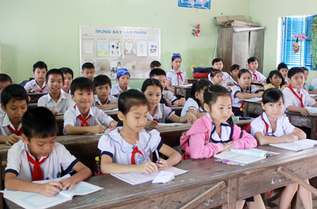 Lớp 4/3 Trường tiểu học Long Thành B chỉ được học một buổi sáng, buổi chiều phải nhường lớp lại cho lớp khác học.