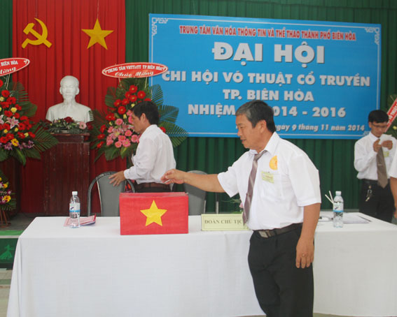 Bỏ phiếu bầu ban chấp hành Chi hội nhiệm kỳ mới