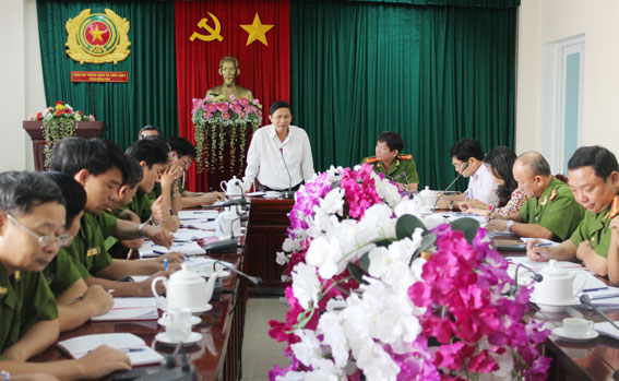  Phó trưởng ban Thường trực Ban Tuyên giáo Tỉnh ủy Đặng Mạnh Trung phát biểu tại buổi làm việc.  